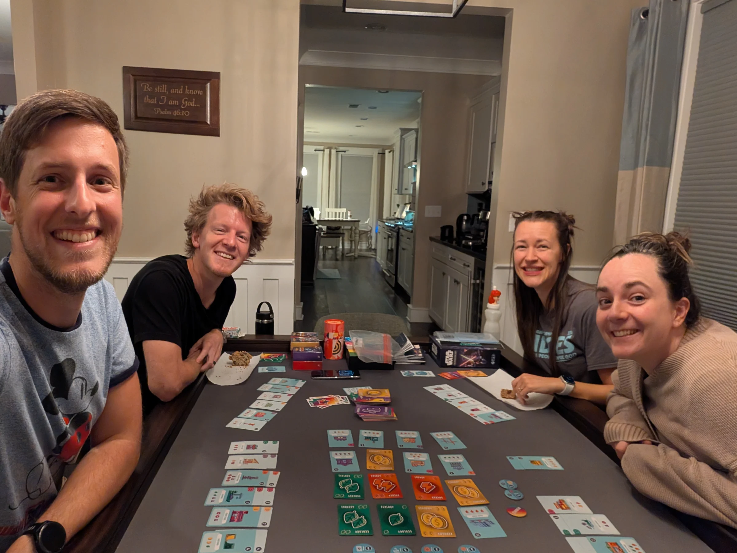 Family night with the cousins, such a great way to end the week! We played Point City, a cute little game about drafting a city and using the buildings to grow an even bigger city. Kids all played together super well, we're enjoying the shift to older toddlers who can lead even the younger ones into funny imaginative games, with today's being "the floor is slime" 😂 🐌